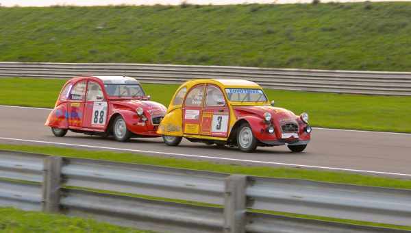 Рекордное число Citroen 2CV соберутся во Франции