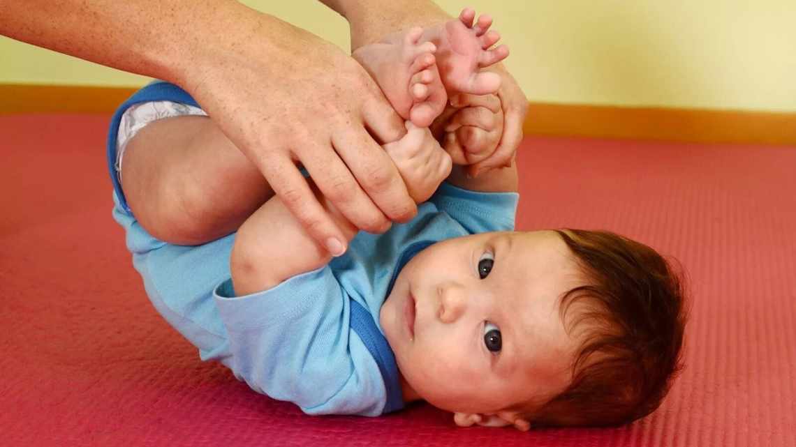 Гимнастика и массаж для грудничков с первых дней жизни: комплекс упражнений в 1, 2 и 3 месяца