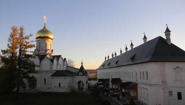 Звонница с церковью Сергия Радонежского Саввино-Сторожевского монастыря