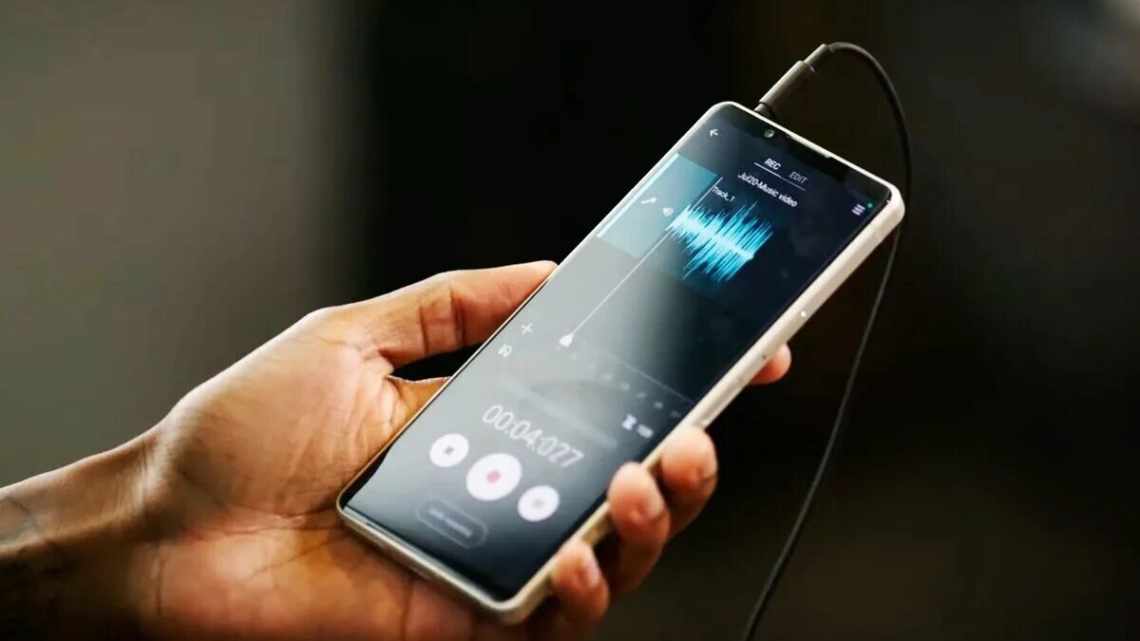 Sony Mobile выпускает в продажу новый смартфон, и он нереально крут!