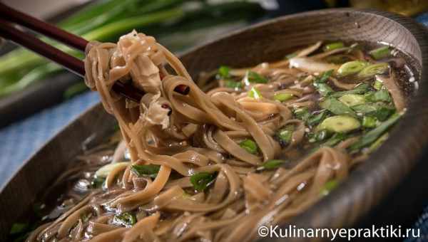 Гречневая лапша с вешенками и курицей