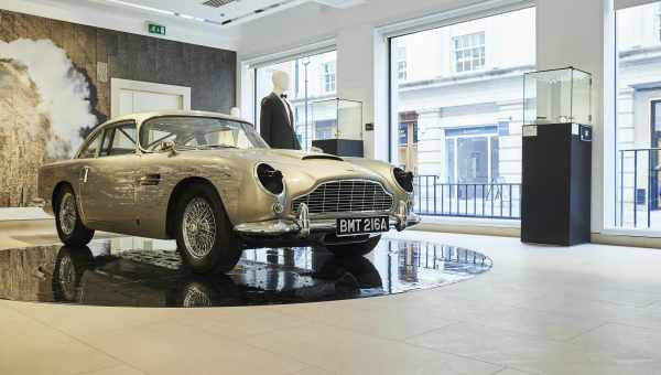 Aston Martin DB5 Джеймса Бонда продадут с молотка