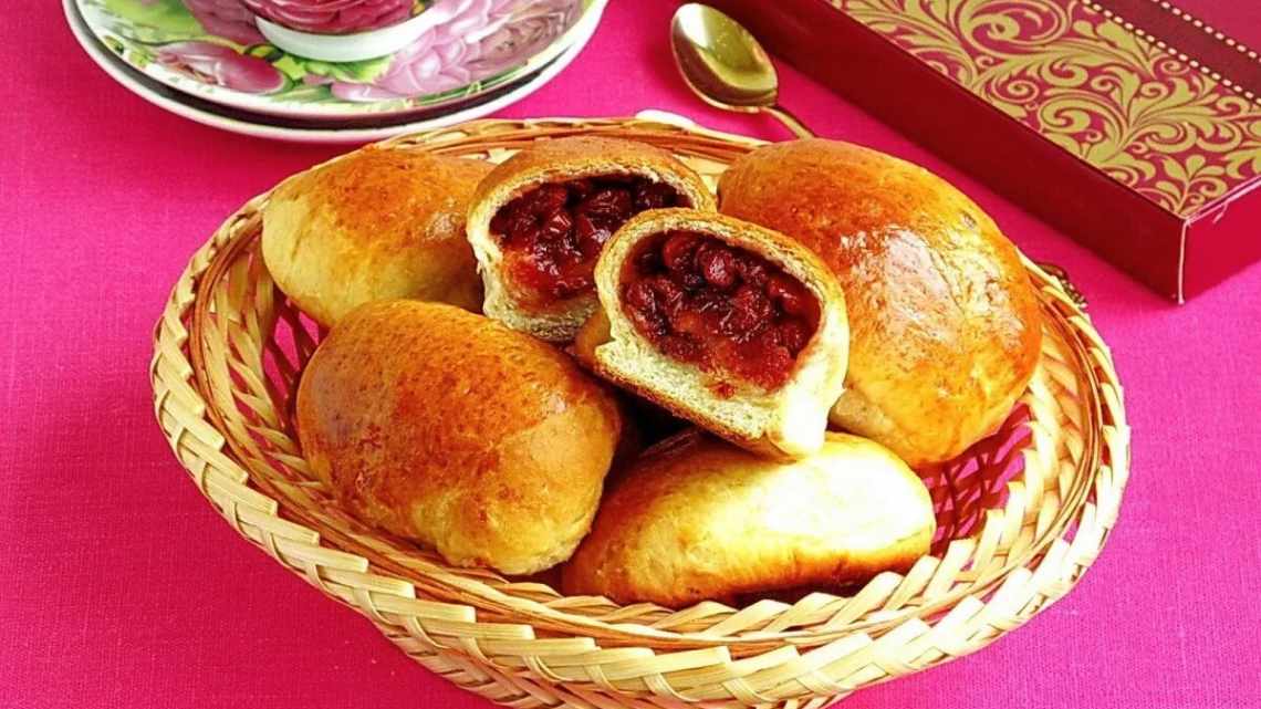 Пирог с калиной и яблоками