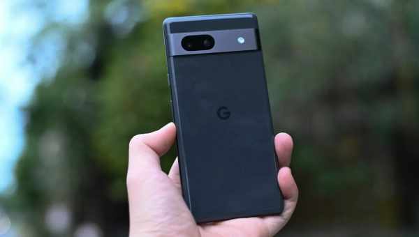 Смартфон Google Pixel 3 показали на живых фото