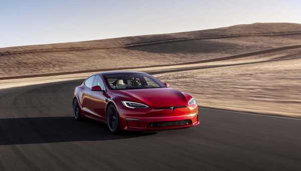 Обновленная Tesla Model S побила рекорд трассы Laguna Seca: видео