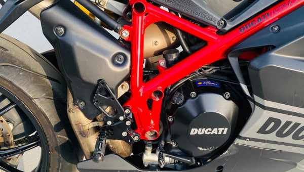 С супербайком Ducati теперь справится даже новичок