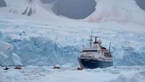 Ученые сплавали в Антарктику на зараженном COVID-19 корабле