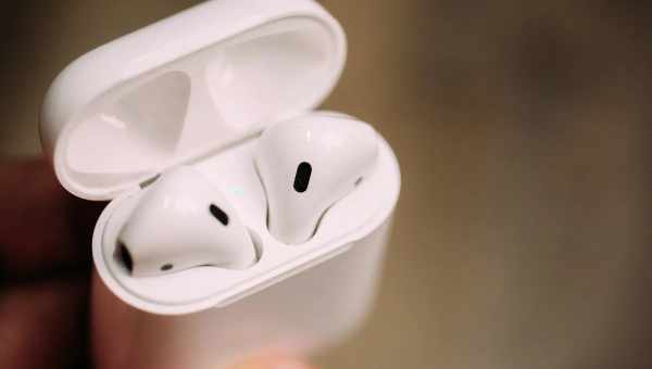 Apple работает над чехлом-колонкой для AirPods