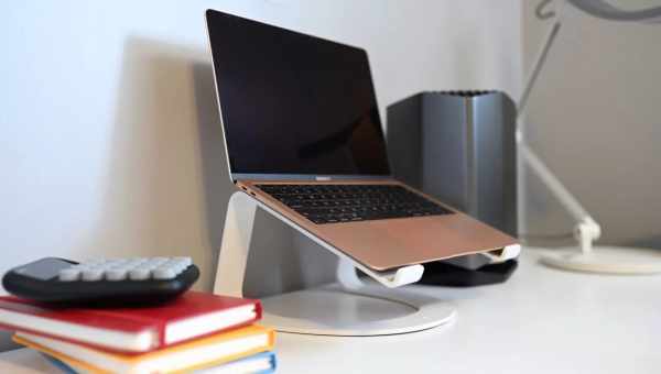 Twelve South выпустила металлическую подставку для iMac — Curve Riser