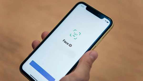 iOS 13.5 автоматически пропускает Face ID и запрашивает пароль, если на вас маска