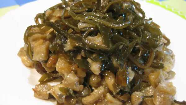 Салат з морської капусти з грибами